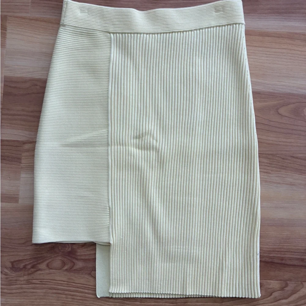 Jonathan Simkhai Compact Rib Knit Mini Skirt
Size: S
Color: Light Yellow - Picture 3 of 5